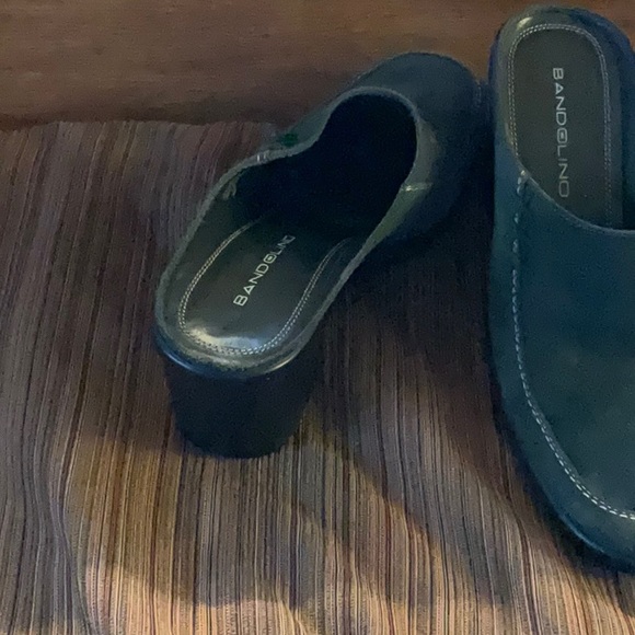 Women’s Bandolino, green suede, leather wedge - Picture 2 of 6